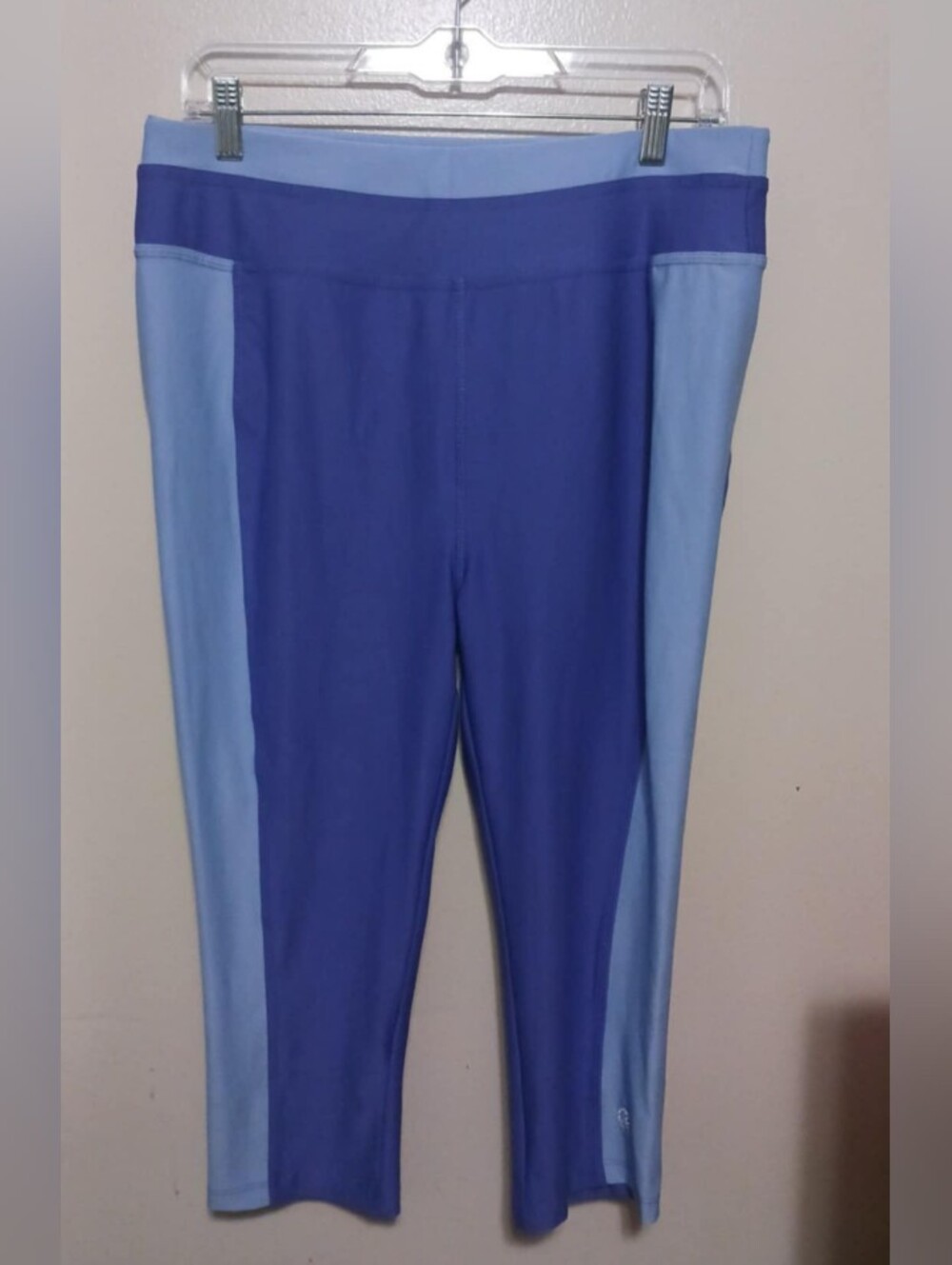 Full Beauty Sport Colorblock Purple Capri Leggings Medium A-12